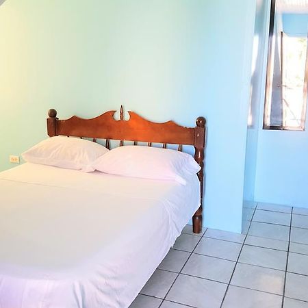 Sea Breeze Guest House Belize City Buitenkant foto