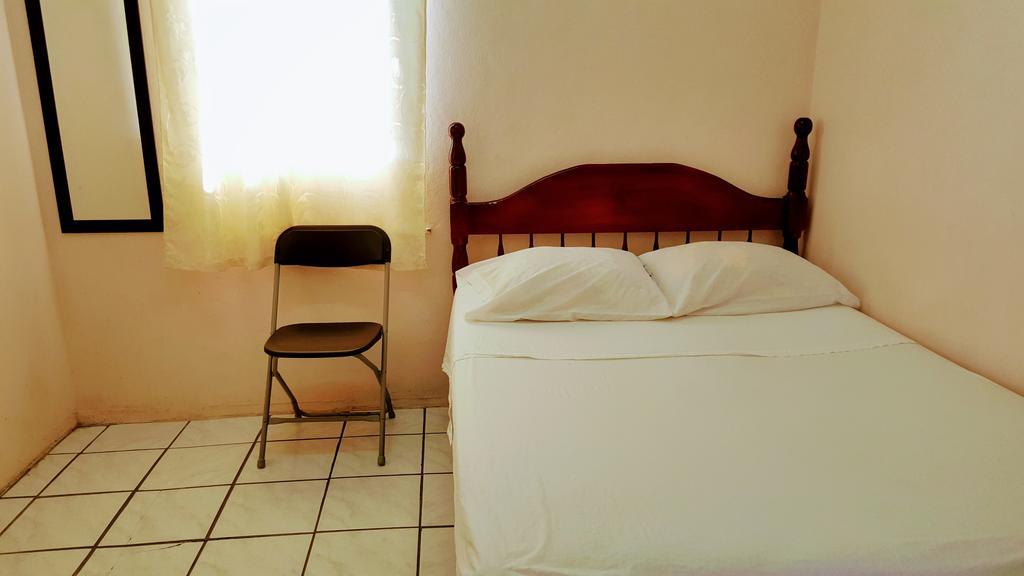 Sea Breeze Guest House Belize City Buitenkant foto