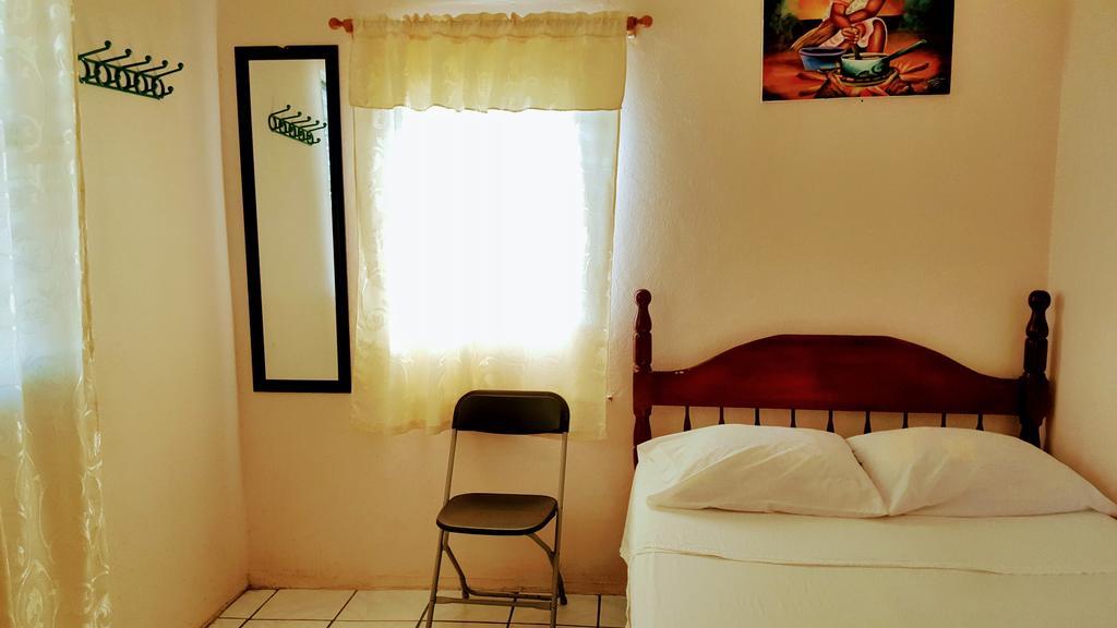 Sea Breeze Guest House Belize City Buitenkant foto