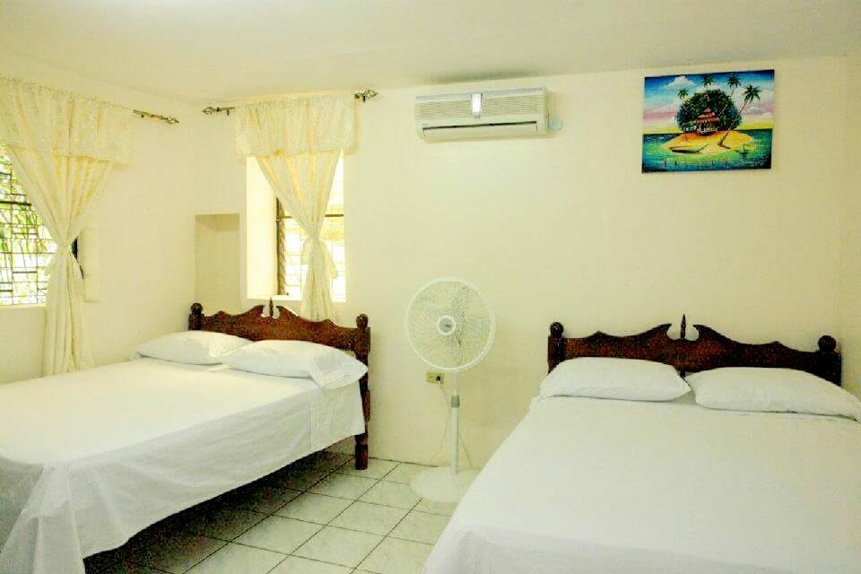 Sea Breeze Guest House Belize City Buitenkant foto