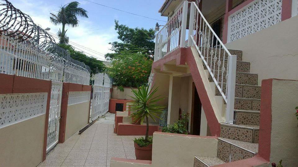 Sea Breeze Guest House Belize City Buitenkant foto
