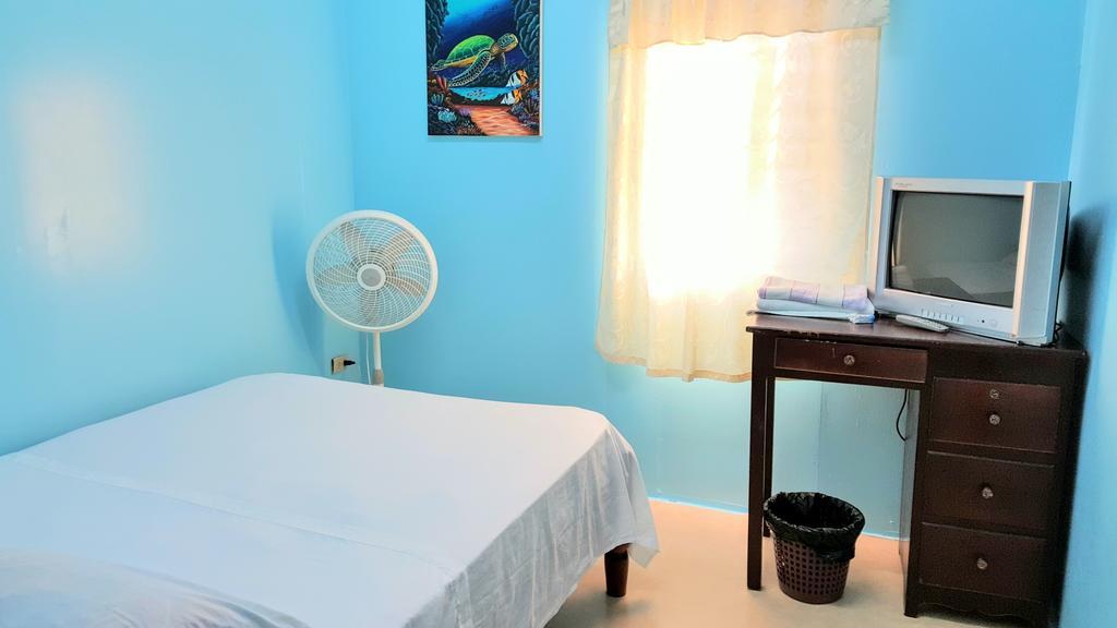 Sea Breeze Guest House Belize City Buitenkant foto