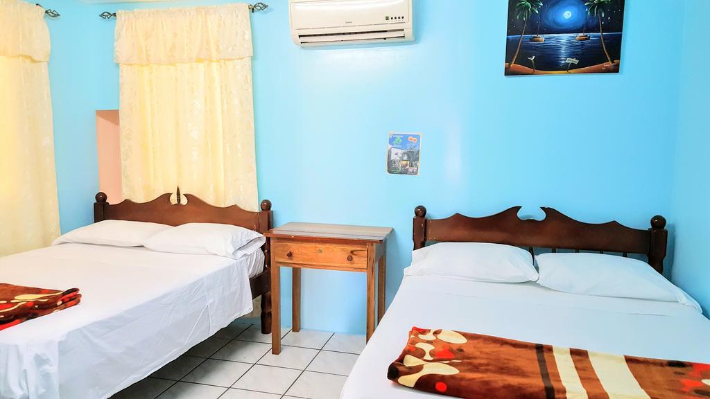 Sea Breeze Guest House Belize City Buitenkant foto