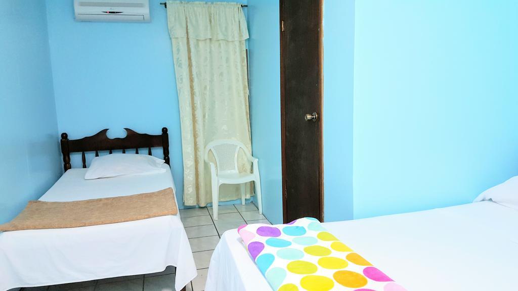 Sea Breeze Guest House Belize City Buitenkant foto